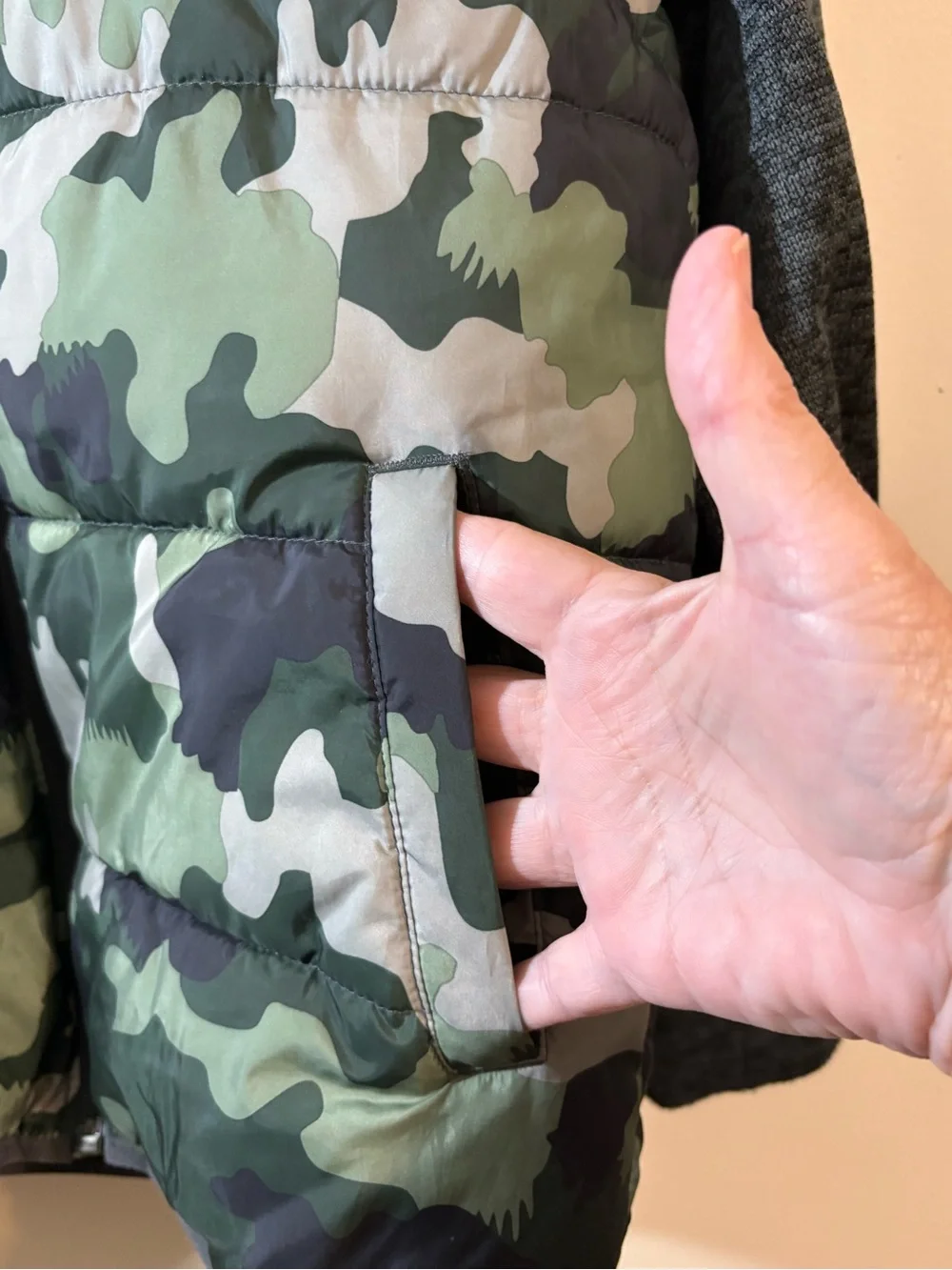 Hurley Boys' large 2fer Puffer jacket green camouflage gray hood sleeves Quilted